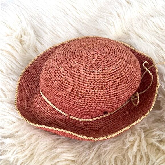 Helen Kaminski Lux Handmade Crochet Sun Hat in Pink and Tan - Preloved - Picture 4 of 10